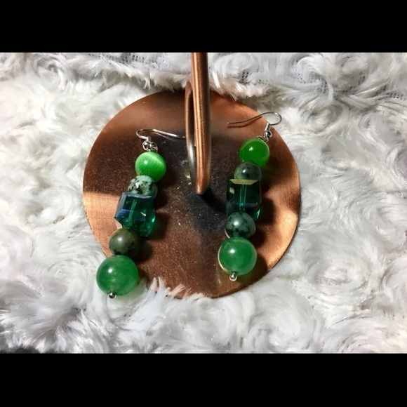 Jade Cat’s Eye Bead Earrings - Picture 2 of 7